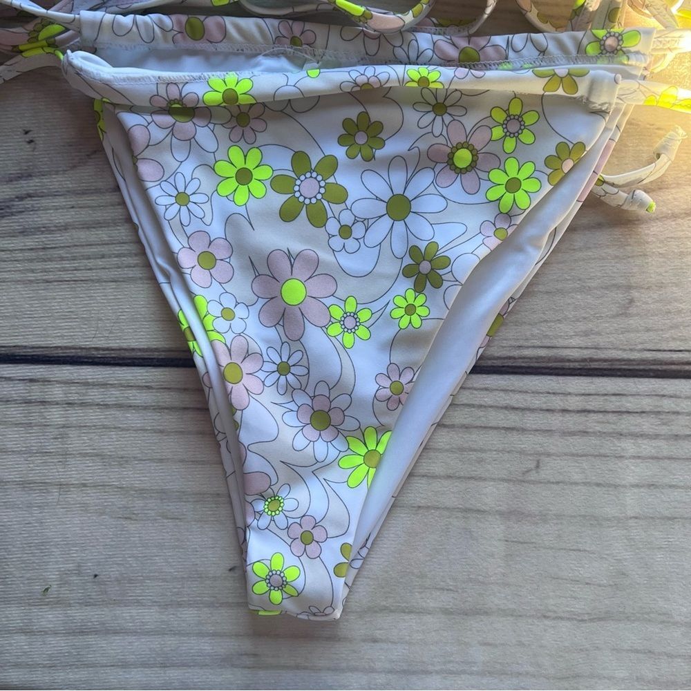 Fabletics White Retro Floral Print Strappy Cheeky Bikini Set - Picture 8 of 11